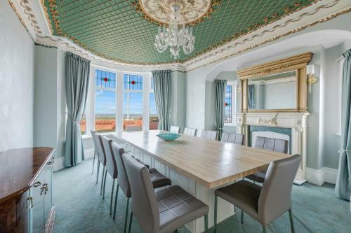 Queens Crest By Sasco Apartments