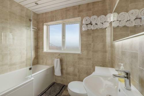 Queens Crest By Sasco Apartments