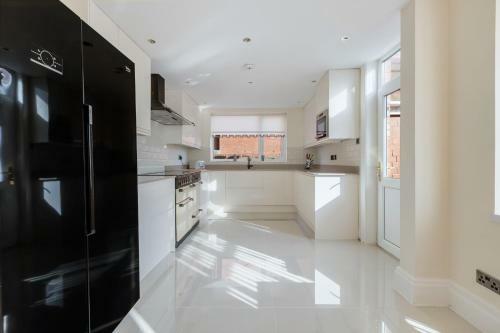 Queens Crest By Sasco Apartments