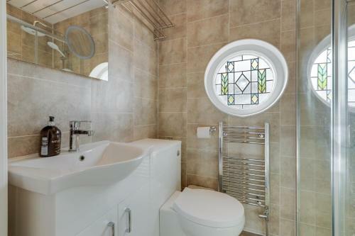 Queens Crest By Sasco Apartments