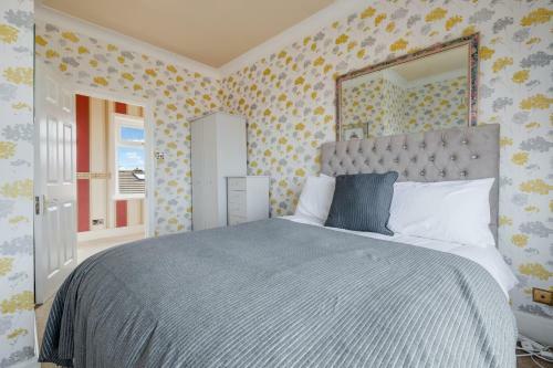 Queens Crest By Sasco Apartments