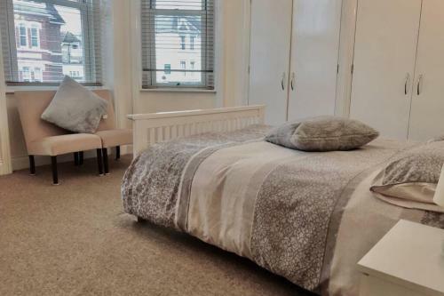 Luxury 2 Beds Apartment By The Sea