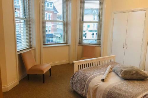 Luxury 2 Beds Apartment By The Sea