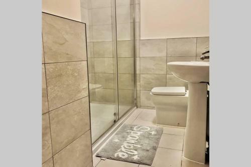 Luxury 2 Beds Apartment By The Sea