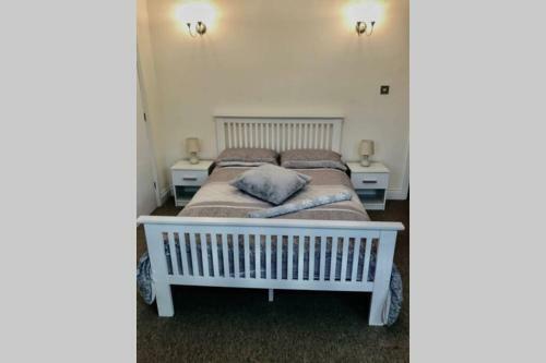 Luxury 2 Beds Apartment By The Sea