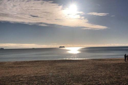 Luxury 2 Beds Apartment By The Sea