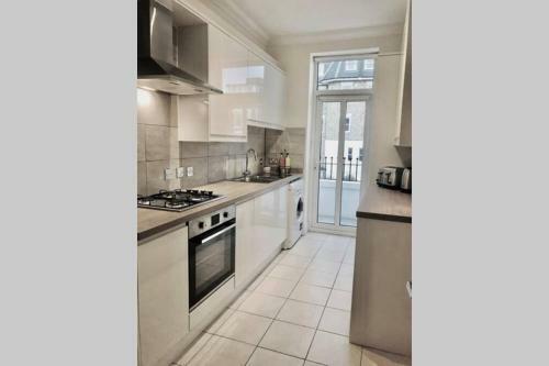 Luxury 2 Beds Apartment By The Sea