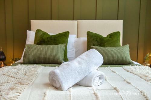 Opulent 2bedroom Apartment, Bournemouth, Parking