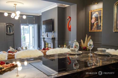 Opulent 2bedroom Apartment, Bournemouth, Parking