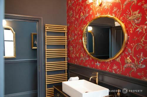 Opulent 2bedroom Apartment, Bournemouth, Parking