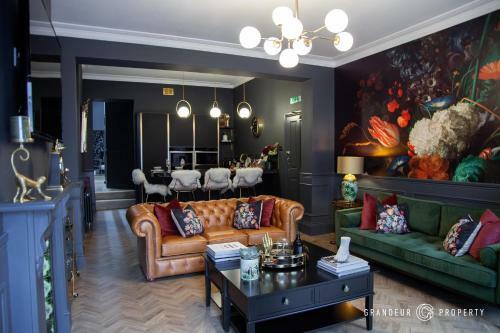 Opulent 2bedroom Apartment, Bournemouth, Parking
