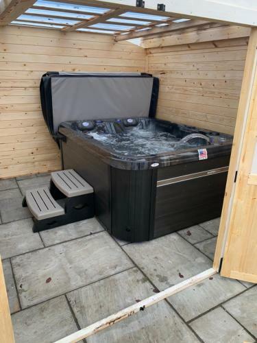 Fantastic Villa Bournemouth - Spa, Parking, Garden