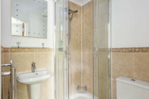 Apartamento Stylish 2 Bed Flat, Ground Floor With Parking 5 Mins To Beach