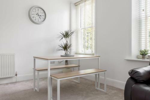Apartamento Stylish 2 Bed Flat, Ground Floor With Parking 5 Mins To Beach