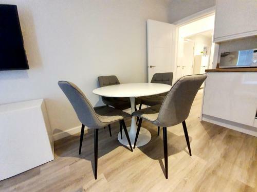 Apartamento Stunning 2 Bed, Close To The Beach With Parking