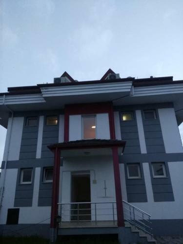Paddys Apartments, Hisar�n�