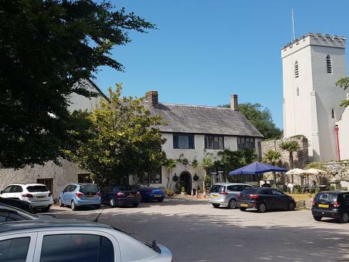 Hostal Churston Court Hotel