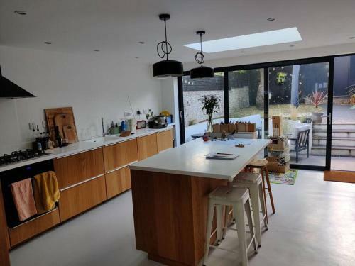 Brixham Home With Sea Views And Open Plan Living