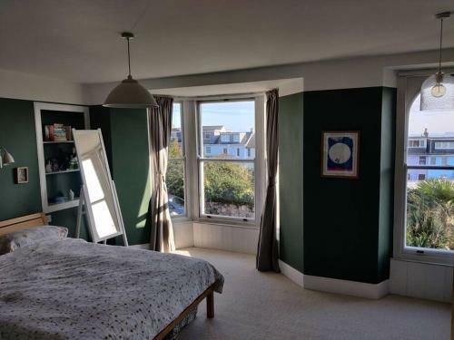 Brixham Home With Sea Views And Open Plan Living