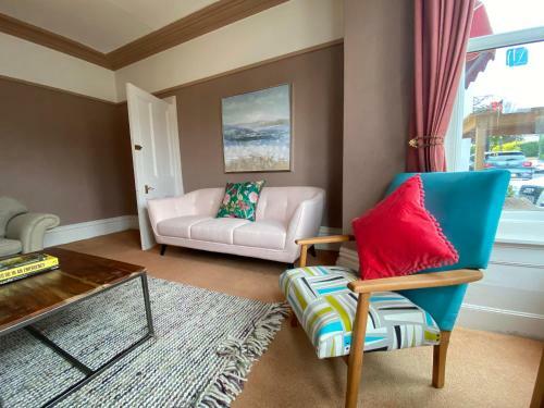 Midhurst - 4 Bedroom Townhouse, Close To Harbour And Beaches