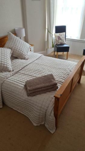 Midhurst - 4 Bedroom Townhouse, Close To Harbour And Beaches
