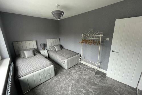 Sea View Entire House - Fully Renovated, Pool Room