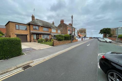 Sea View Entire House - Fully Renovated, Pool Room