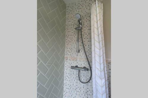 Sea View Entire House - Fully Renovated, Pool Room