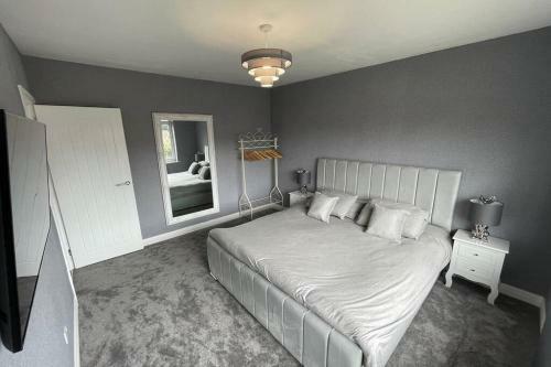 Sea View Entire House - Fully Renovated, Pool Room