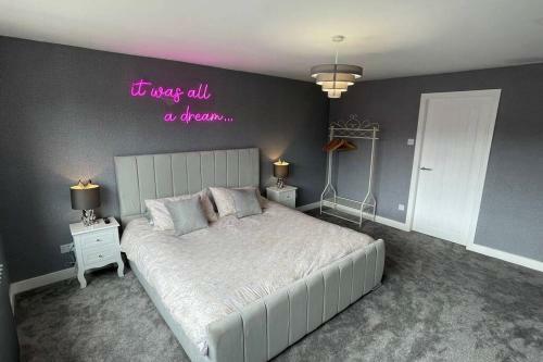 Sea View Entire House - Fully Renovated, Pool Room
