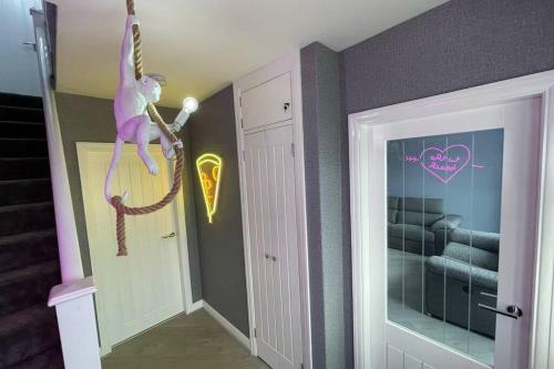 Sea View Entire House - Fully Renovated, Pool Room
