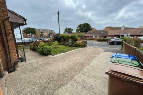 Sea View Entire House - Fully Renovated, Pool Room