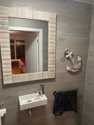 Sea View Entire House - Fully Renovated, Pool Room