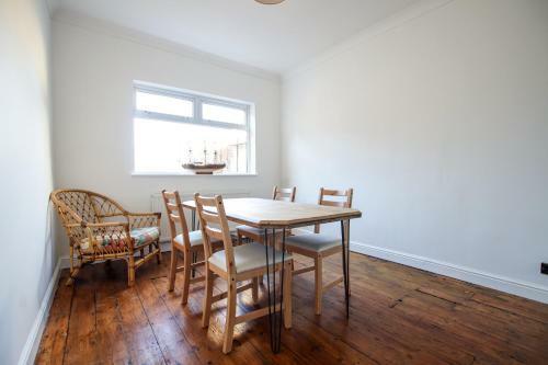 Contemporary Home In Friendly Easton, Free Parking