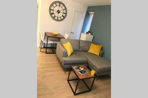 Alison15 - Superior Clifton Studio Apartment