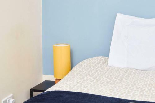 Large Bristol Apartment-sleeps 11 -parking -wifi