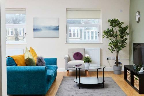Large Bristol Apartment-sleeps 11 -parking -wifi