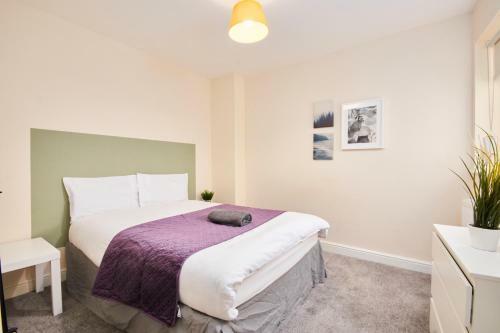 Large Bristol Apartment-sleeps 11 -parking -wifi