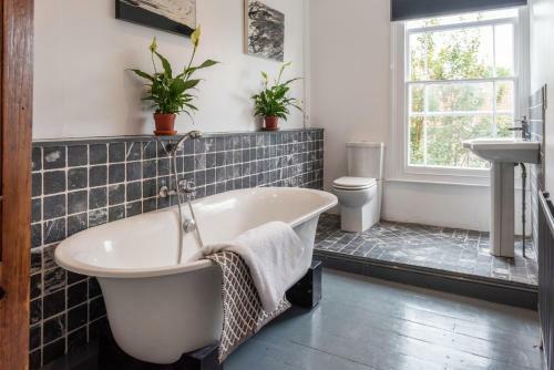 Hostal 144 Lower Cheltenham Place