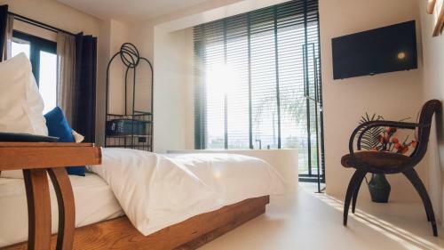 Hotel To Be Social House
