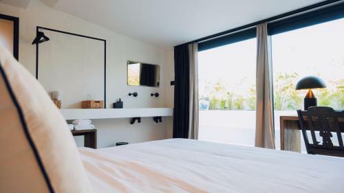 Hotel To Be Social House