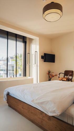 Hotel To Be Social House