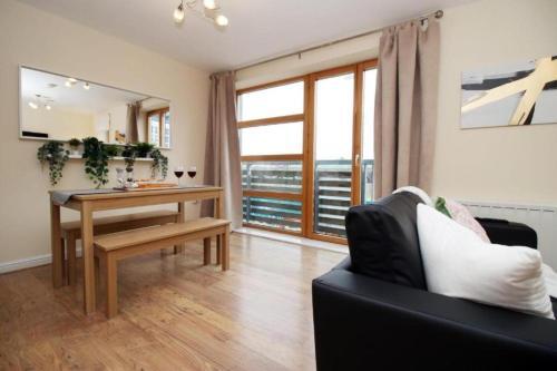 Ideal Centrally Located 2 Bed Apartment