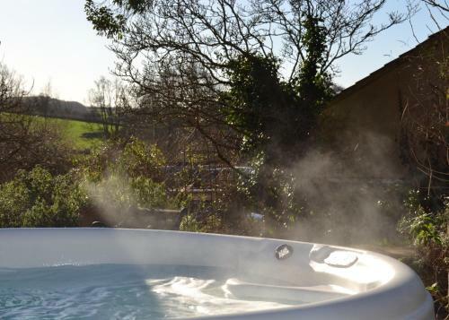 Loft Apartment Nr Bath & Bristol With Hot Tub