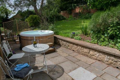 Loft Apartment Nr Bath & Bristol With Hot Tub