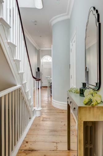Luxury Mansion Townhouse With Private Cinema