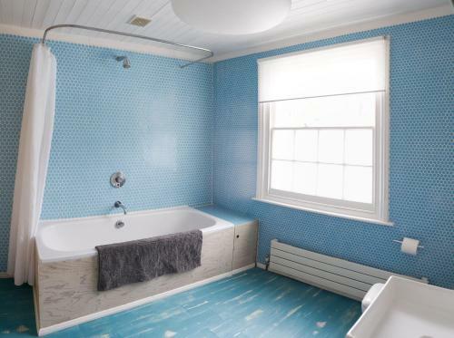Lovely 4 Bed House 200m From The Beach