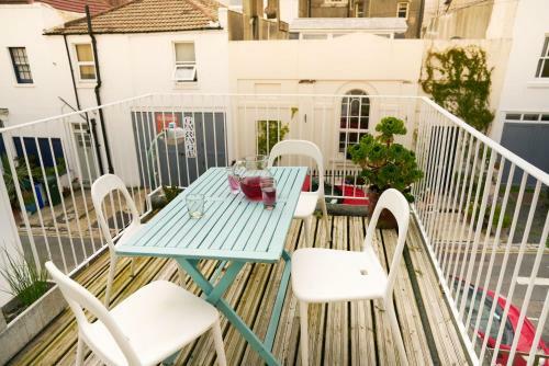 Lovely 4 Bed House 200m From The Beach
