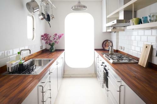 Lovely 4 Bed House 200m From The Beach