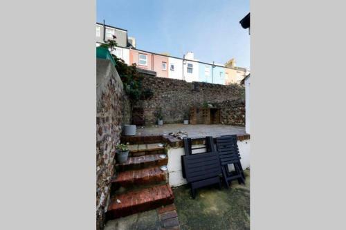 Superb 2 Bed Townhouse Next To The Level Park